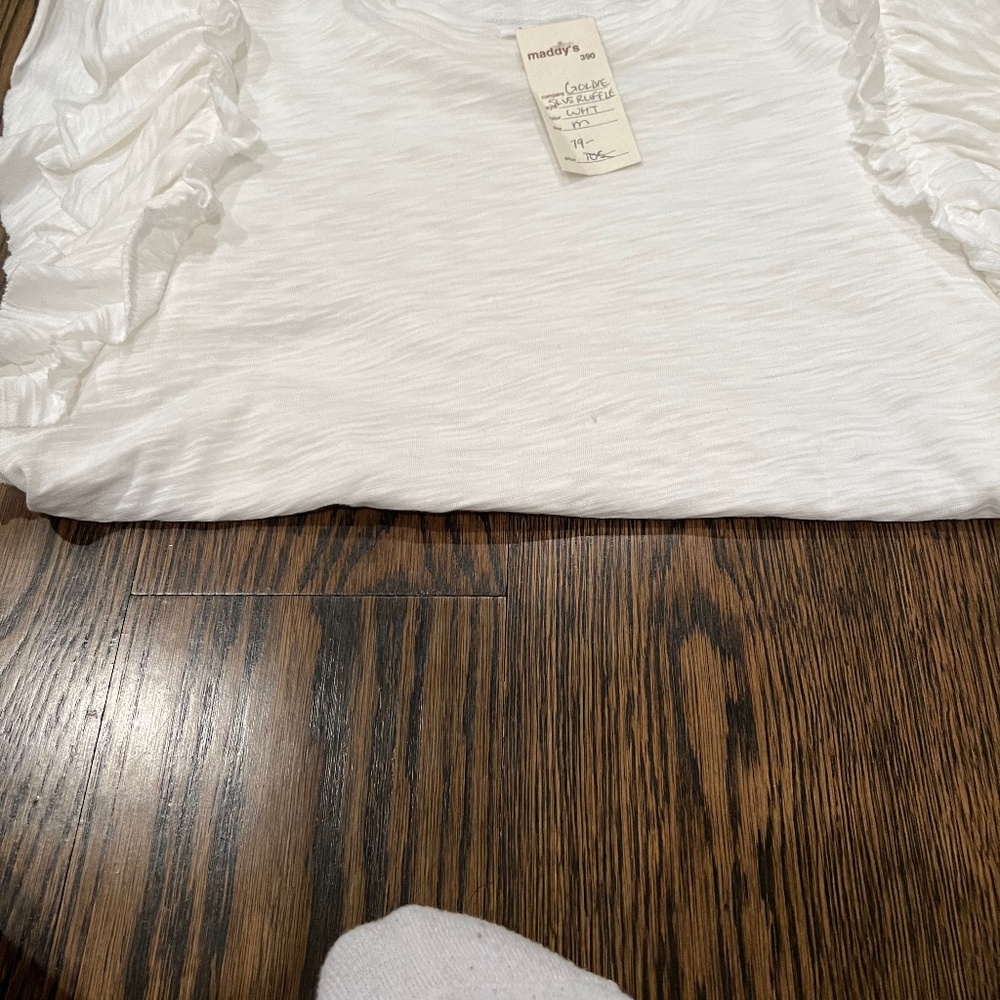 GOLDIE Ruffle sleeve white tee